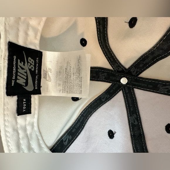 NIKE SB | Youth Logo SnapBack Hat - Picture 3 of 5